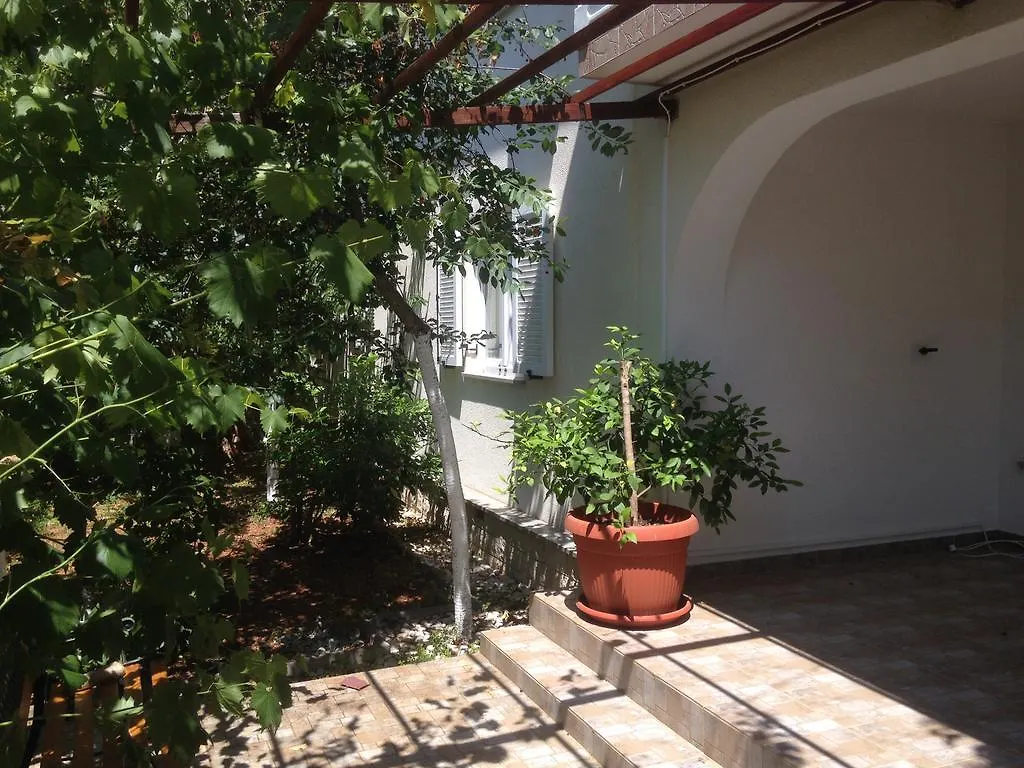 Apartment And Studio Jelusic Pinezici 0*, Pinezici (Krk)